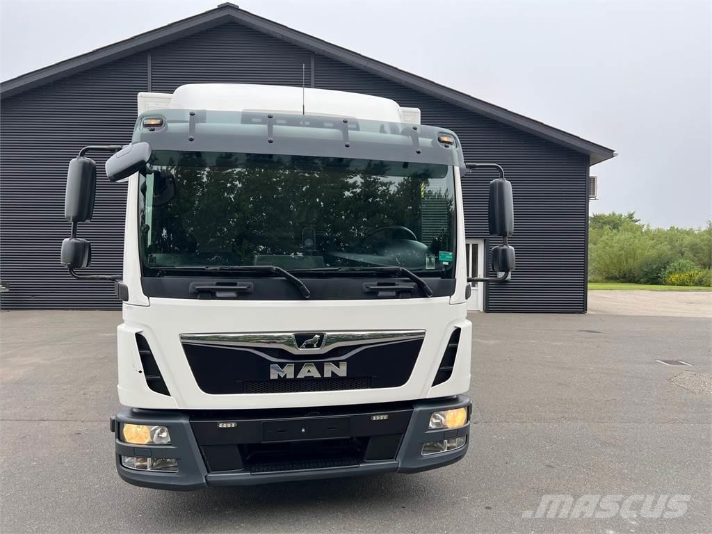 MAN TGL 12.220 Box body trucks