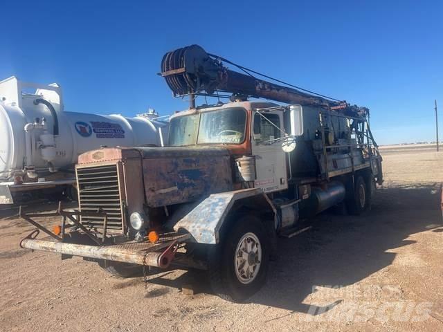Autocar  Mobile drill rig trucks