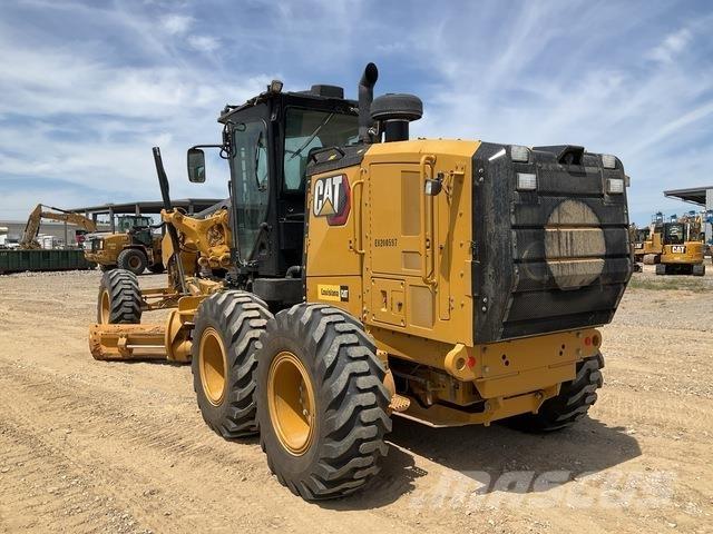 CAT 140 Graders