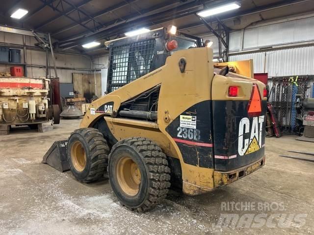 CAT 236B Skid steer loaders