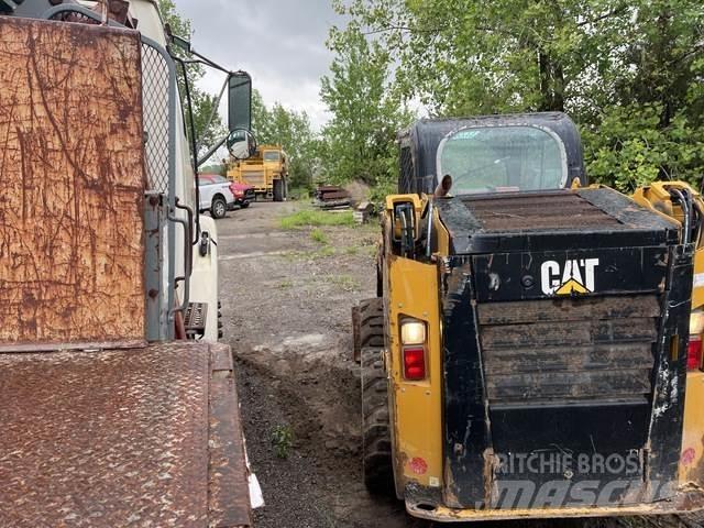 CAT 236D Skid steer loaders