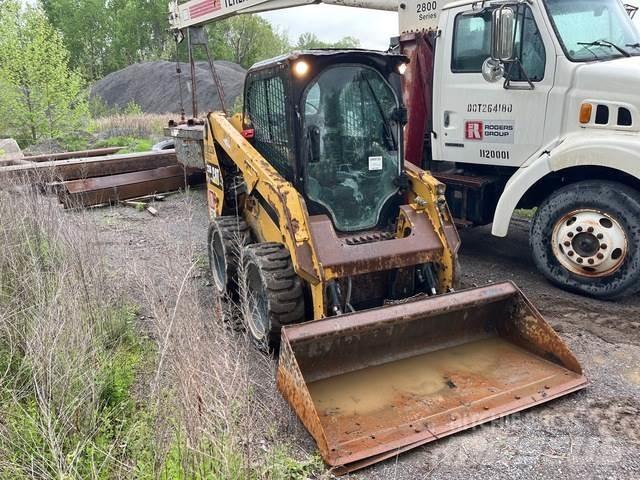 CAT 236D Skid steer loaders