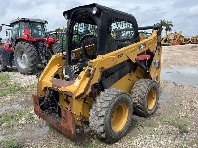 CAT 242D3 Skid steer loaders