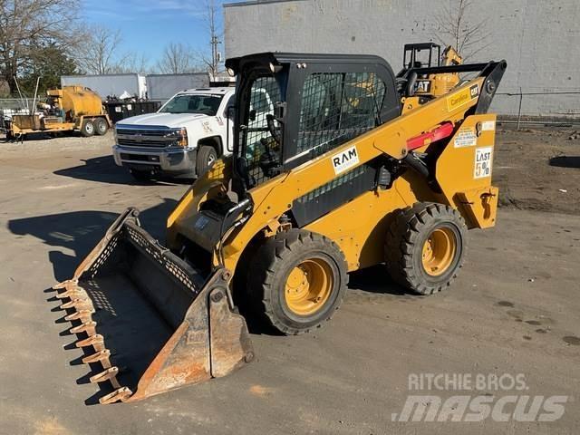 CAT 272D2 Skid steer loaders
