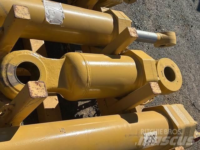 CAT 657E Transportation - Others