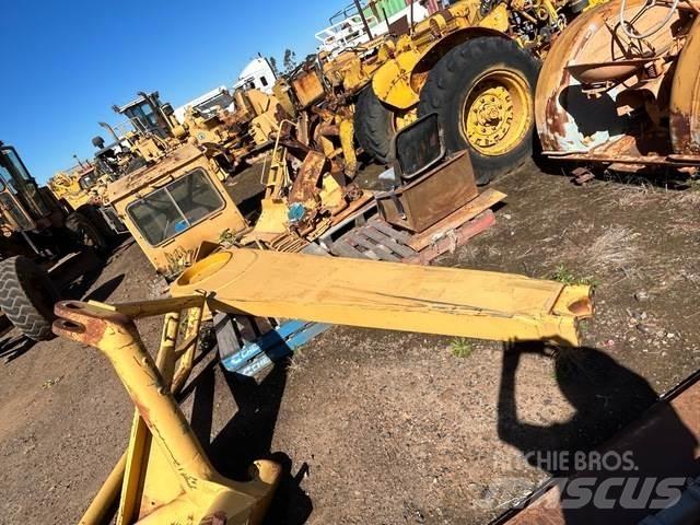 CAT 657E Transportation - Others