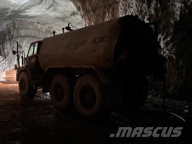 CAT 725 Water tankers