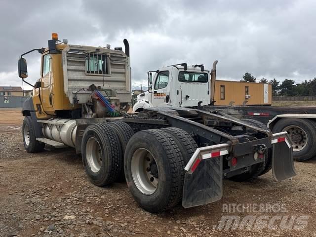 CAT CT660S Tractor Units