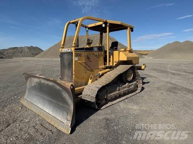 CAT D5M XL Crawler dozers