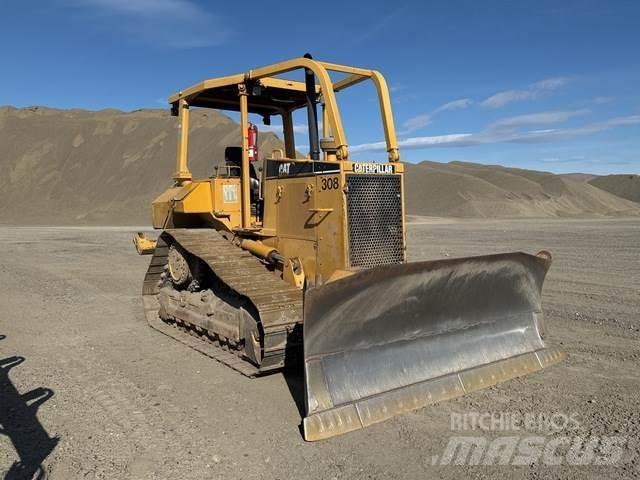 CAT D5M XL Crawler dozers