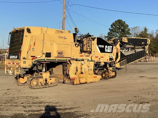 CAT PM200 Asphalt cold milling machines