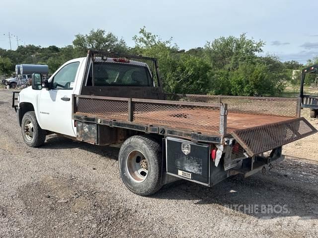 Chevrolet 3500 Flatbed / Dropside trucks