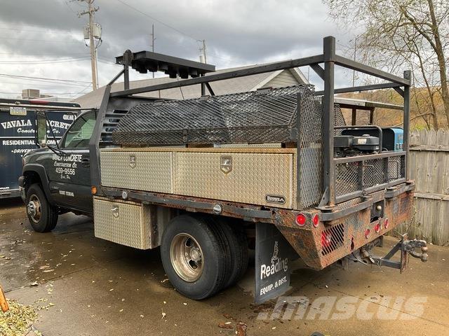 Chevrolet 3500 Flatbed / Dropside trucks