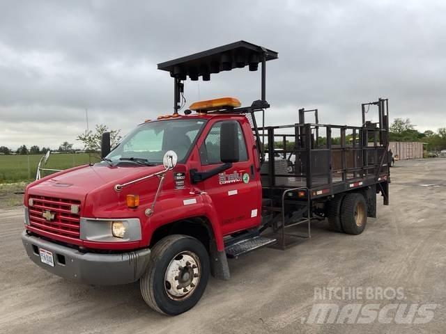 Chevrolet 5500 Flatbed / Dropside trucks