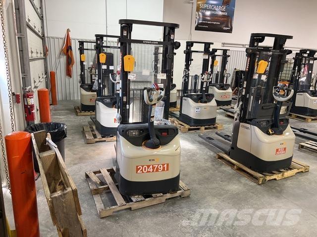 Crown ES 4000 Self propelled stackers
