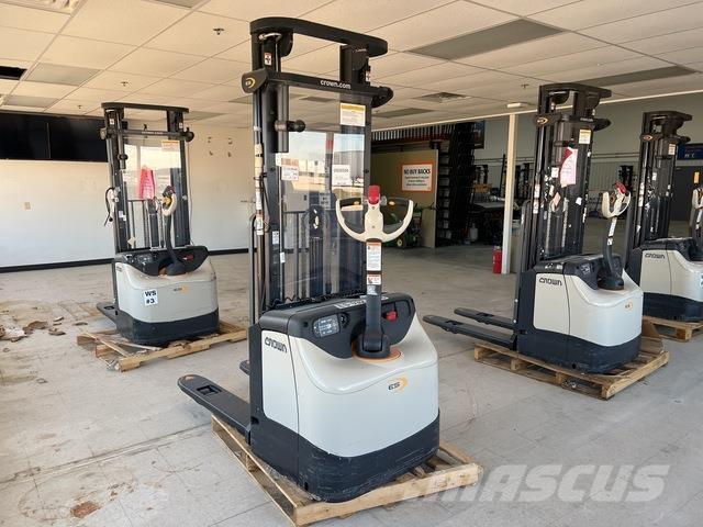 Crown ES 4000 Self propelled stackers