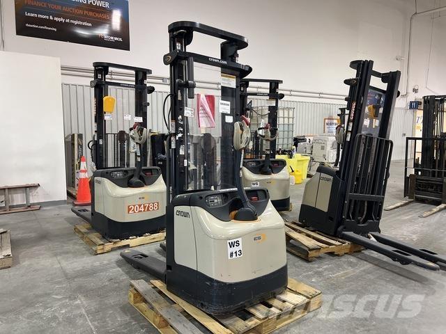 Crown ES 4000 Self propelled stackers