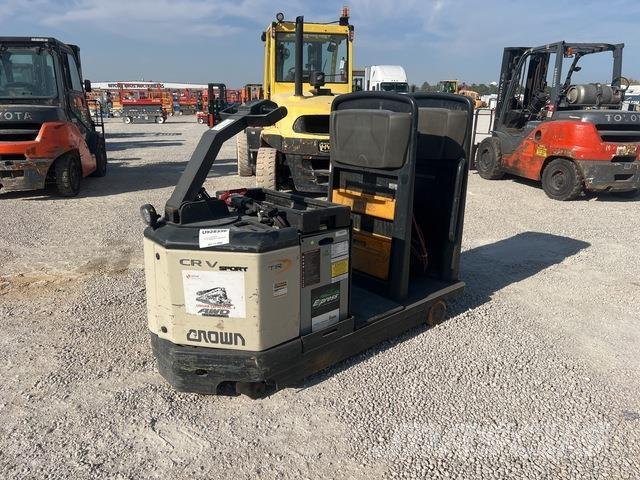 Crown TR4500 Towing trucks