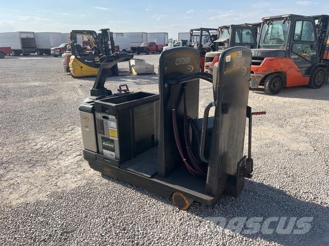 Crown TR4500 Towing trucks