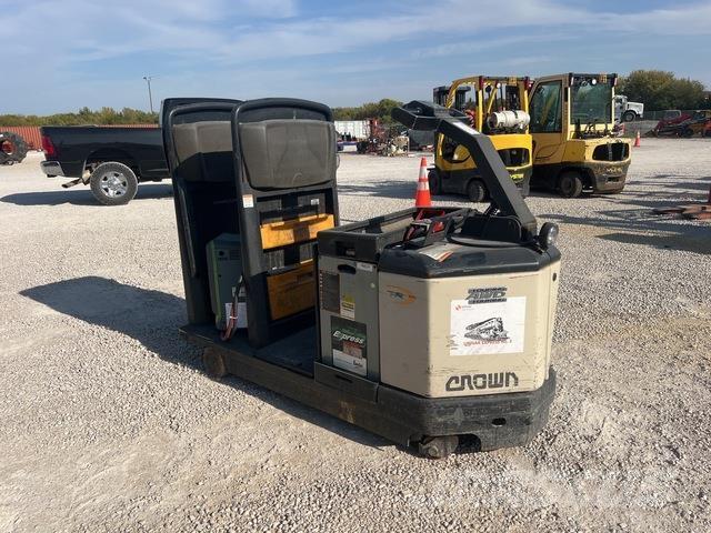 Crown TR4500 Towing trucks