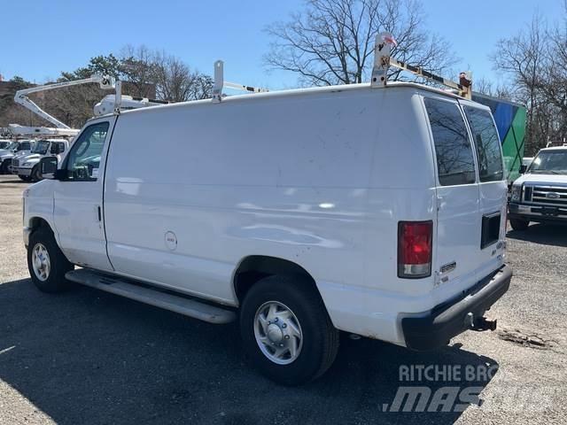 Ford E-250 Panel vans
