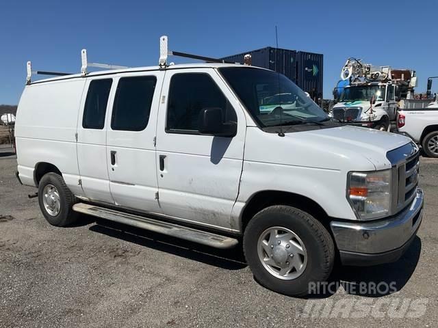 Ford E-250 Panel vans