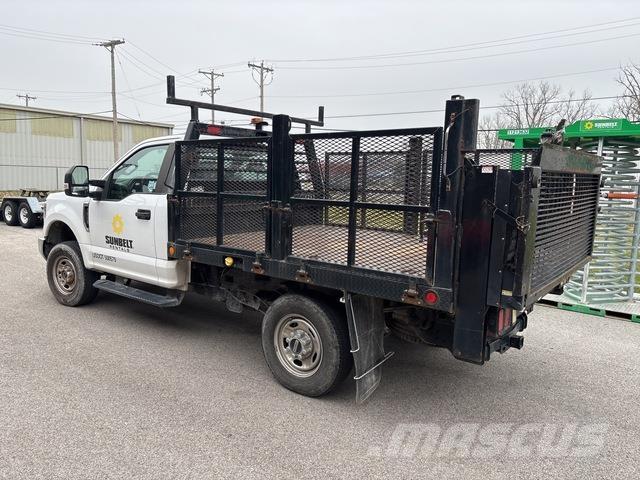 Ford F-250 Flatbed / Dropside trucks