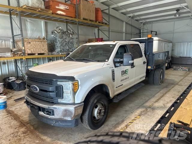 Ford F-350 Flatbed / Dropside trucks