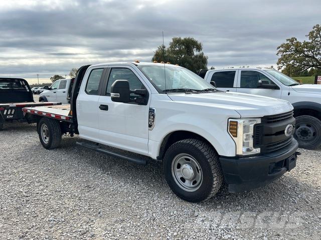 Ford F-350 Flatbed / Dropside trucks