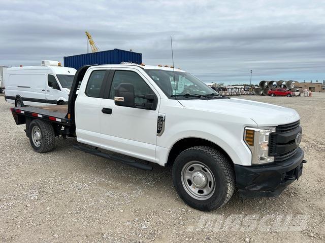 Ford F-350 Flatbed / Dropside trucks