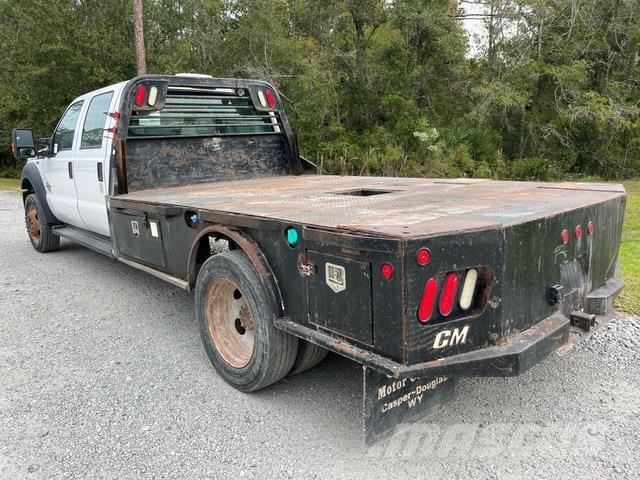 Ford F-550 Flatbed / Dropside trucks