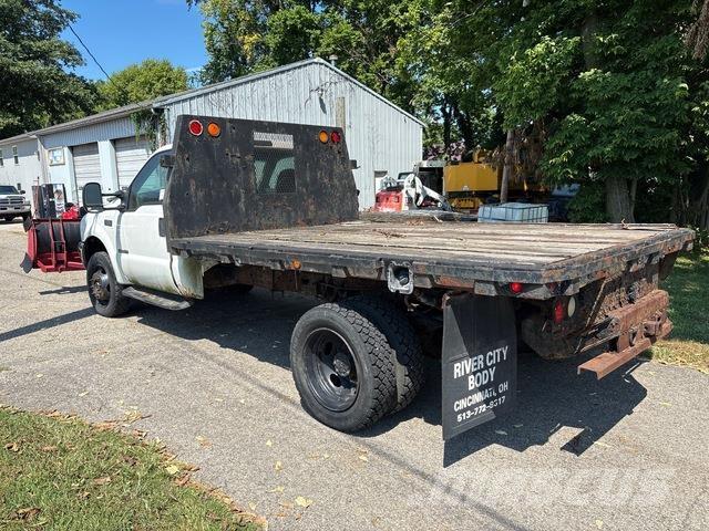 Ford F-550 Flatbed / Dropside trucks