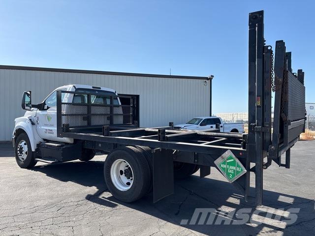 Ford F-650 Flatbed / Dropside trucks
