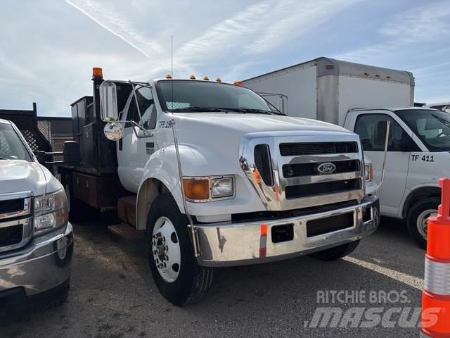 Ford F-750 Flatbed / Dropside trucks