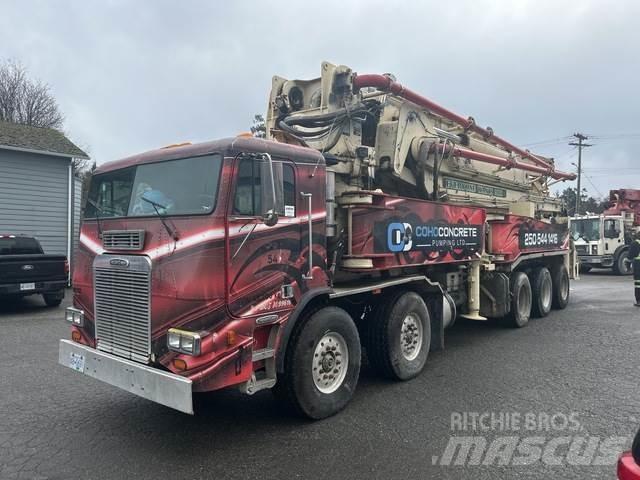 Freightliner  Concrete pump trucks