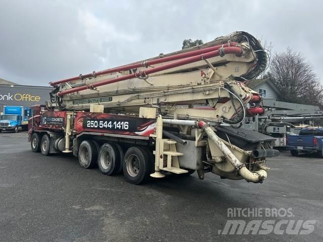 Freightliner  Concrete pump trucks