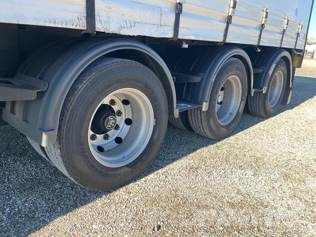 Fruehauf  Curtainsider trailers