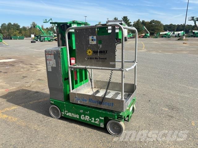 Genie GR-12 Vertical mast lifts