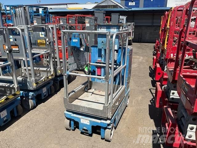 Genie GR12 Vertical mast lifts