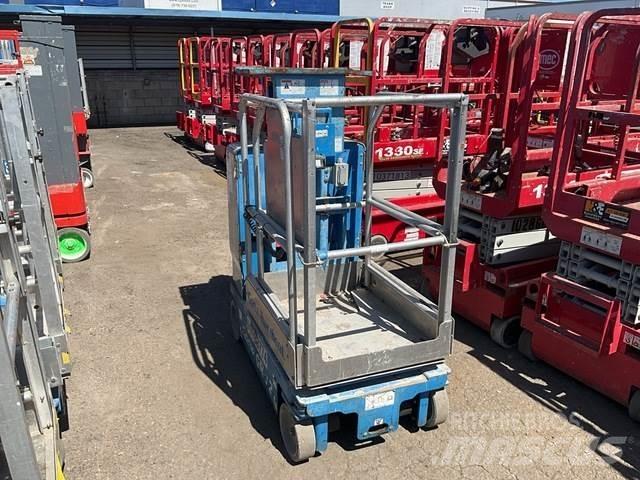 Genie GR12 Vertical mast lifts