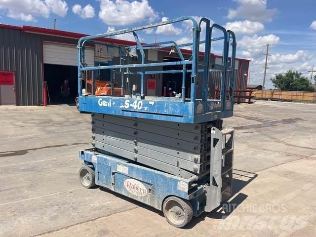 Genie GS-4047 Scissor lifts