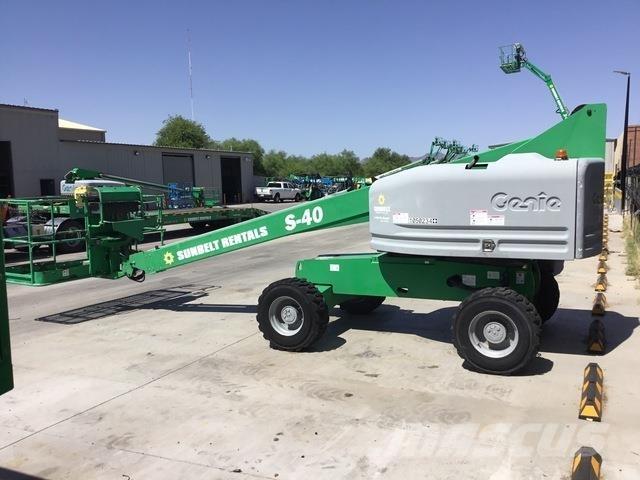 Genie S-40 Telescopic boom lifts