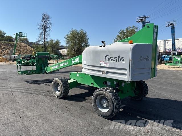 Genie S-40 Telescopic boom lifts