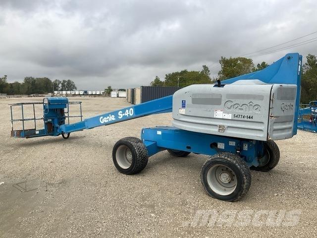 Genie S-40 Telescopic boom lifts