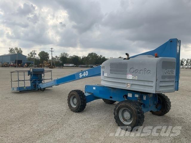 Genie S-40 Telescopic boom lifts