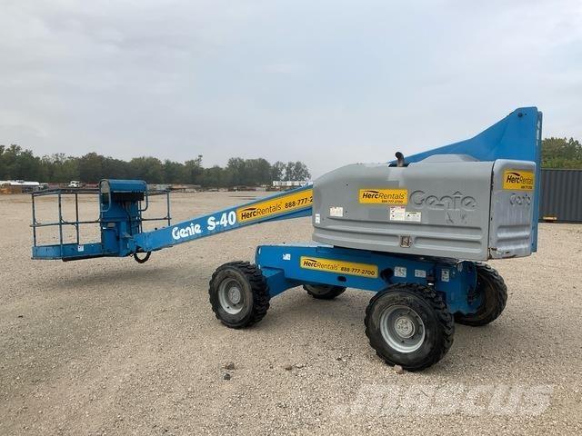 Genie S-40 Telescopic boom lifts