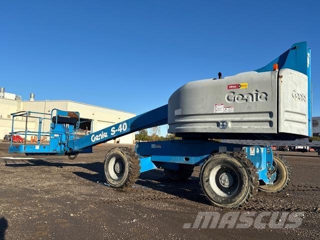 Genie S-40 Telescopic boom lifts