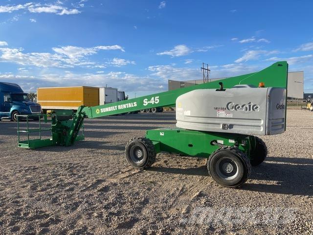 Genie S-45 Telescopic boom lifts