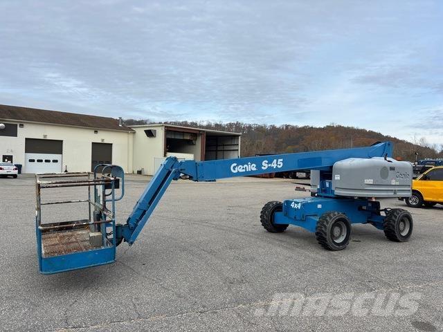 Genie S-45 Telescopic boom lifts