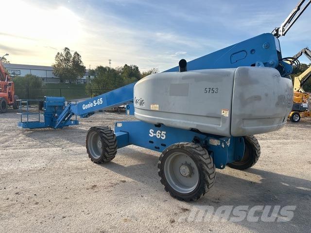 Genie S-65 Articulated boom lifts